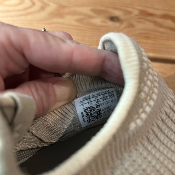 Adidas Women's Beige Sneakers - Picture 8 of 10